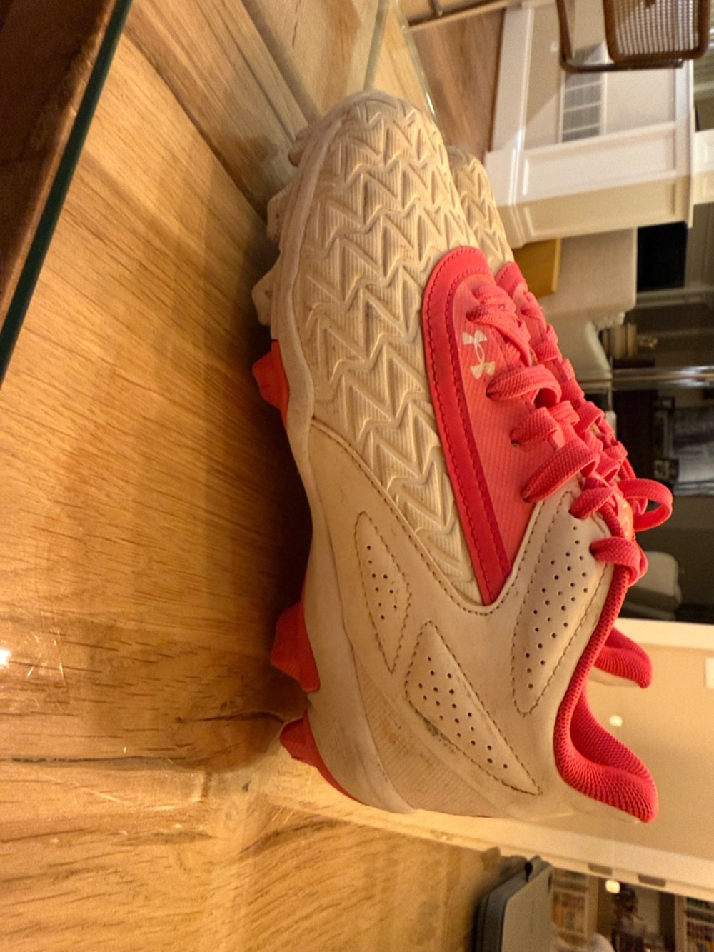 Under Armour, little girl, pink and white softball/baseball cleats.  XLNT Cond!